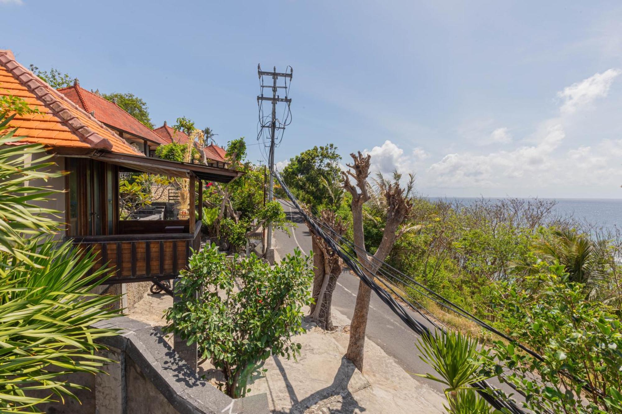 Manta Cottages With Sea View Batununggul Экстерьер фото