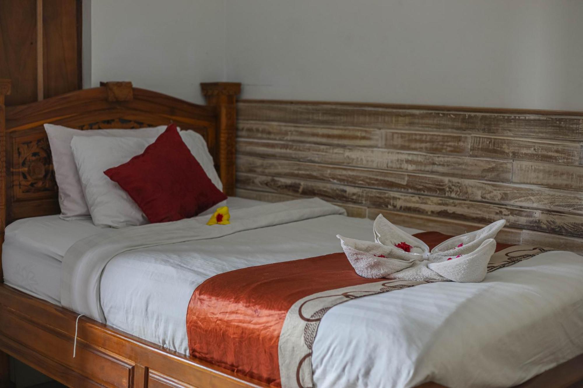 Manta Cottages With Sea View Batununggul Экстерьер фото