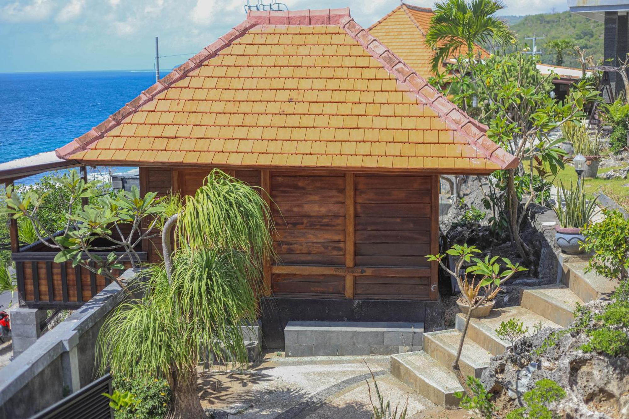 Manta Cottages With Sea View Batununggul Экстерьер фото