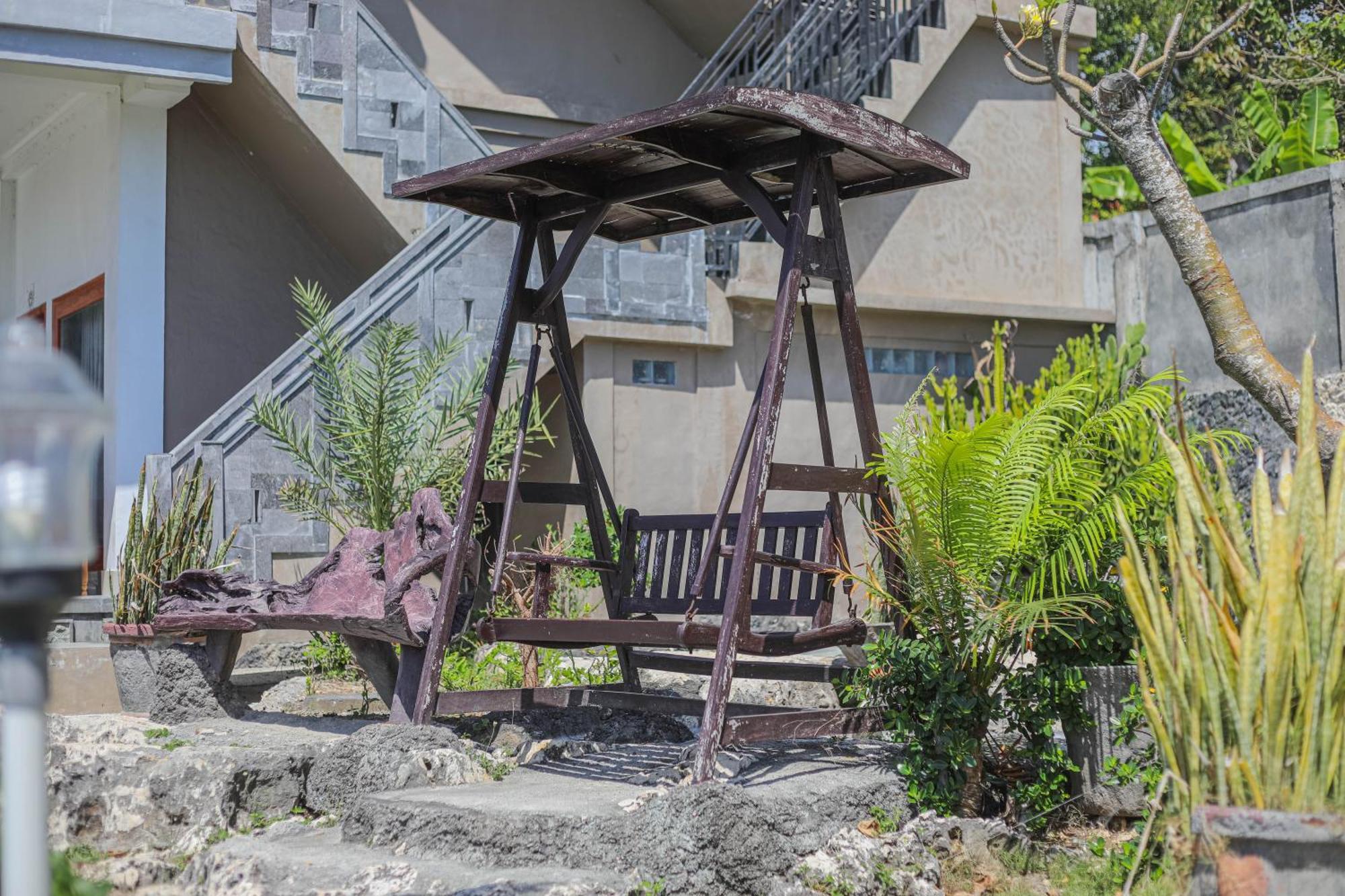 Manta Cottages With Sea View Batununggul Экстерьер фото