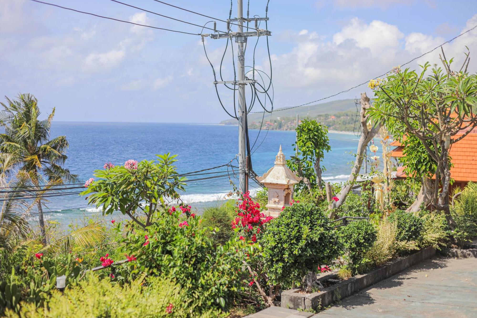 Manta Cottages With Sea View Batununggul Экстерьер фото