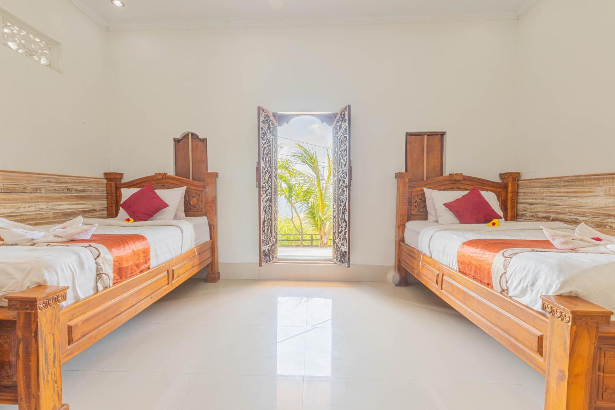 Manta Cottages With Sea View Batununggul Экстерьер фото