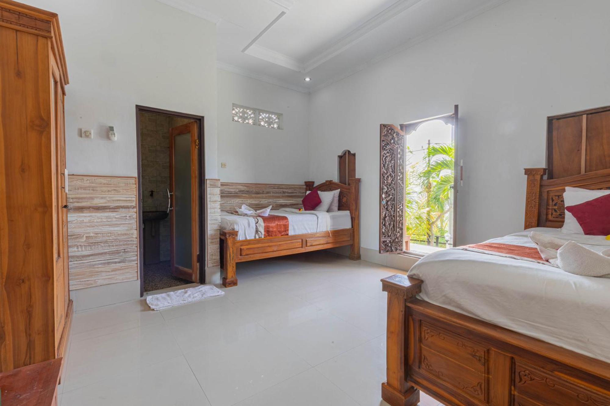 Manta Cottages With Sea View Batununggul Экстерьер фото