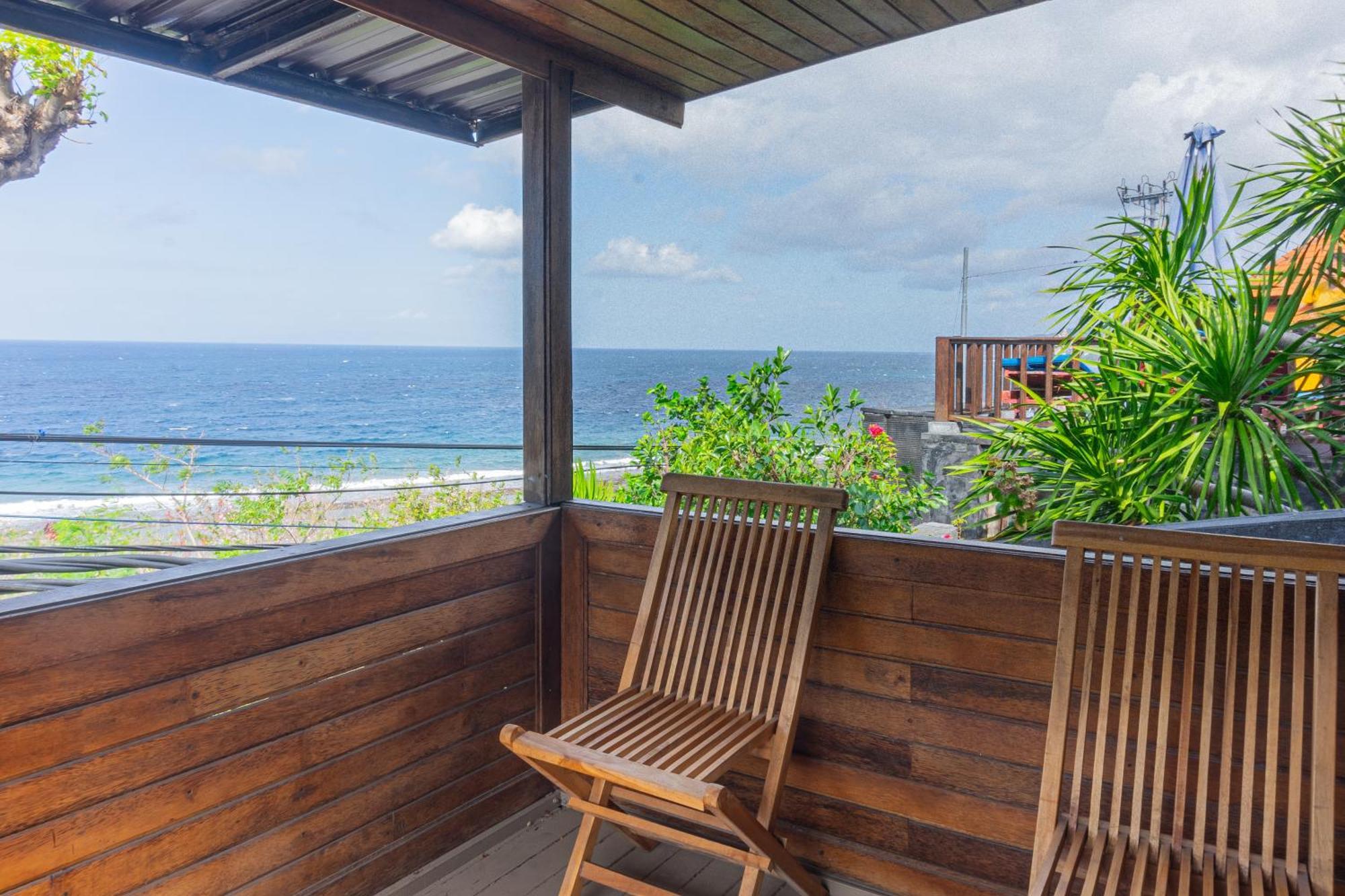 Manta Cottages With Sea View Batununggul Экстерьер фото